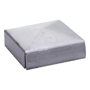 Postal – stålhuv kuvertformad för stängselstolpe 80×80 mm