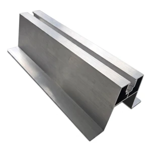 Trapetsformad sned bro med EPDM-tätning H63 L330 – aluminiumadapter för PV-tak