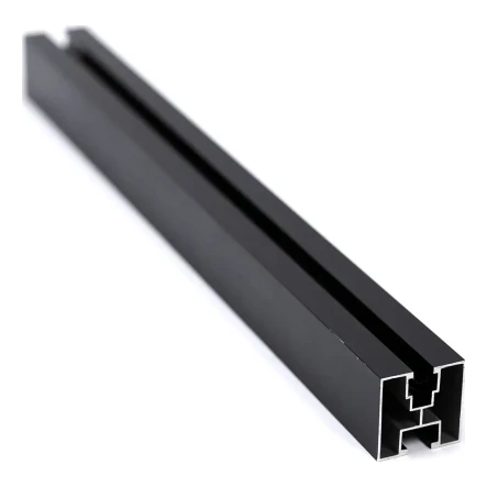 Monteringsprofil PV aluminium 40×40 mm anodiserad svart – skena 625 cm för M10-skruvar PV-01-02-AN (1)